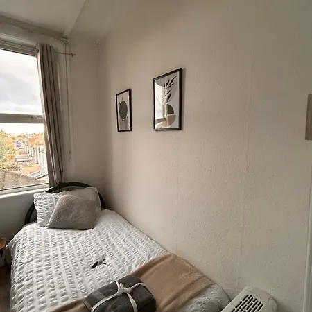 Cozy Single Room Near Station London Exterior photo